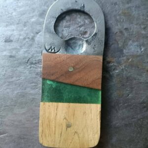Décapsuleur artisanal en bois et acier forgé