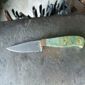 Couteau artisanal en loupe de frêne bleu et vert