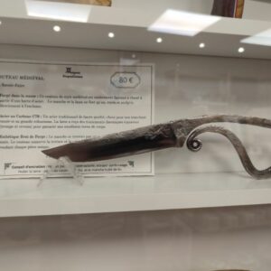 Couteau médiéval forgé dans la masse en acier C70 – Meignoz Forges & Lames